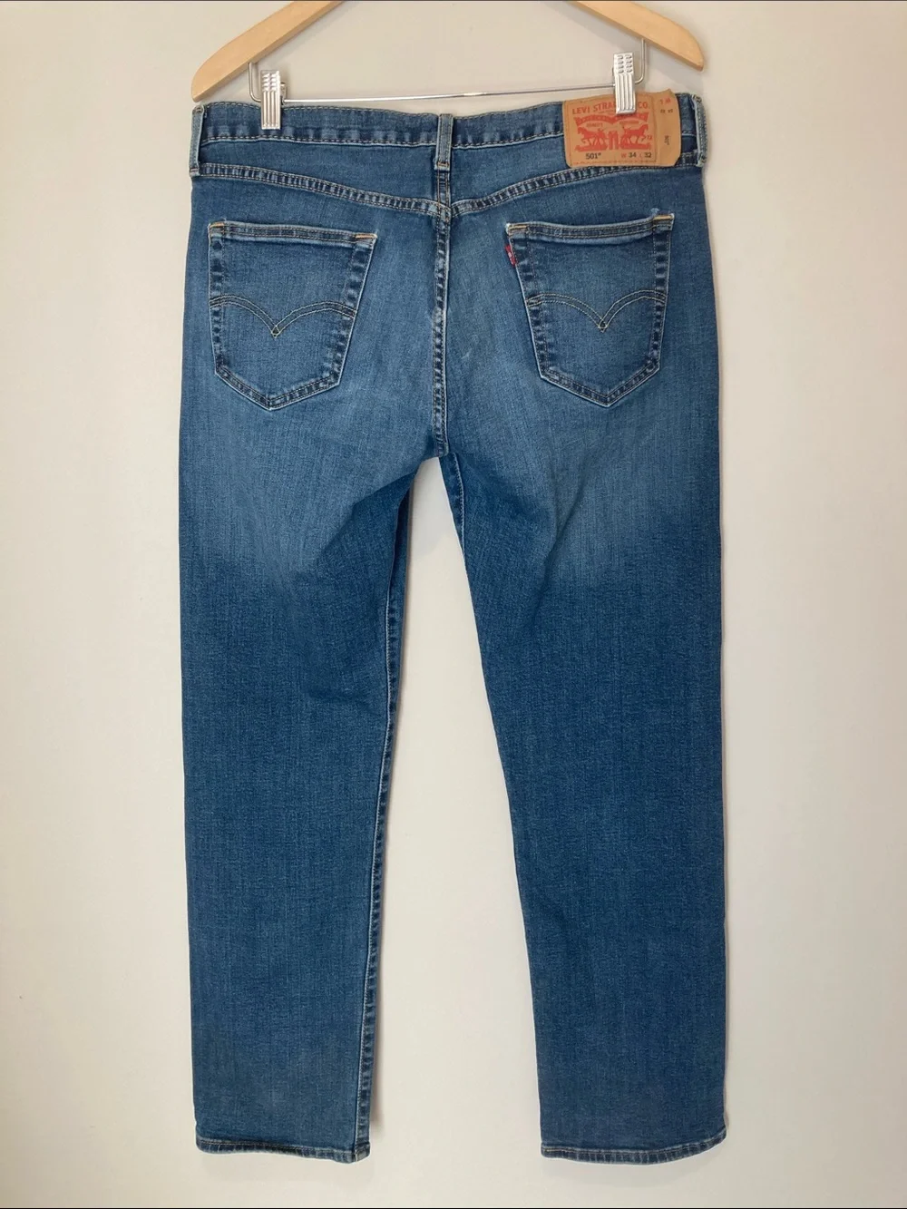 Levi's 501 button fly Medium Blue Straight Jeans - Classic 34/32